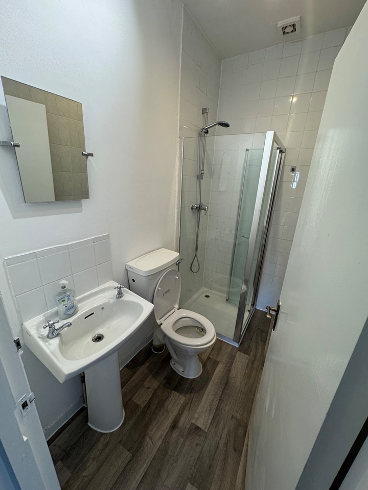 Room in a Shared Flat, Clapham Common, SW4, N1 7GU photo 4