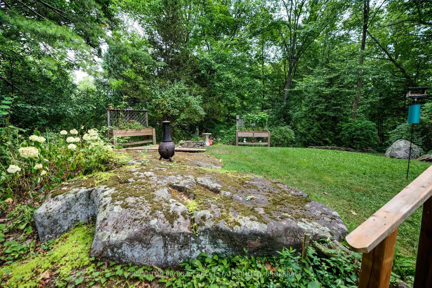 16 Village Estates Road photo 5
