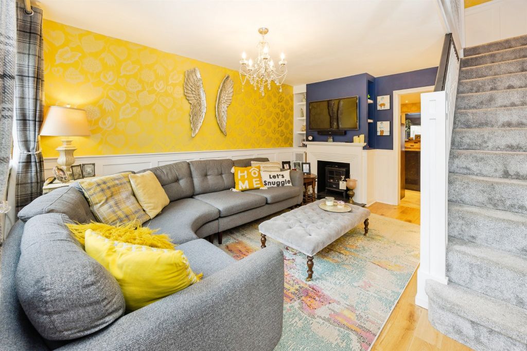 2 bed terraced house for saleLancelot Close, Ifield, Crawley RH11 photo 2