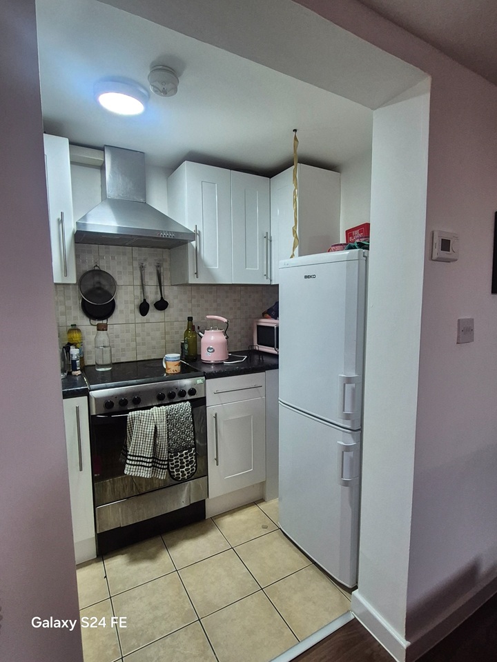 1 Bed Flat, Whalley Range, M16, N1 7GU photo 3