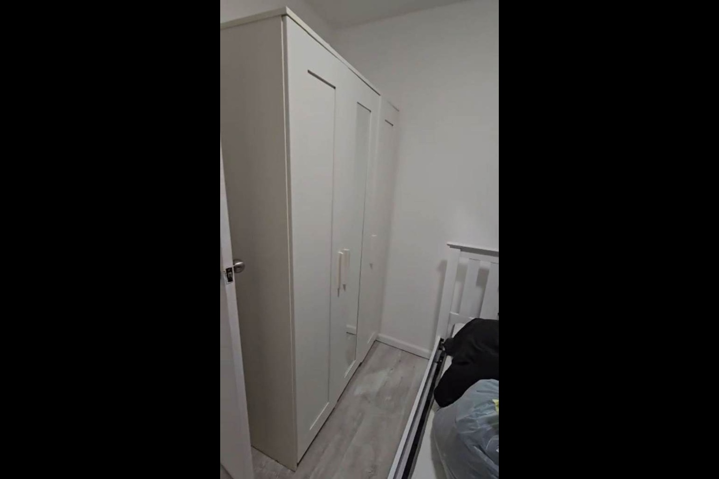 1 Bed Flat, Lower Road, SE16, N1 7GU photo 5