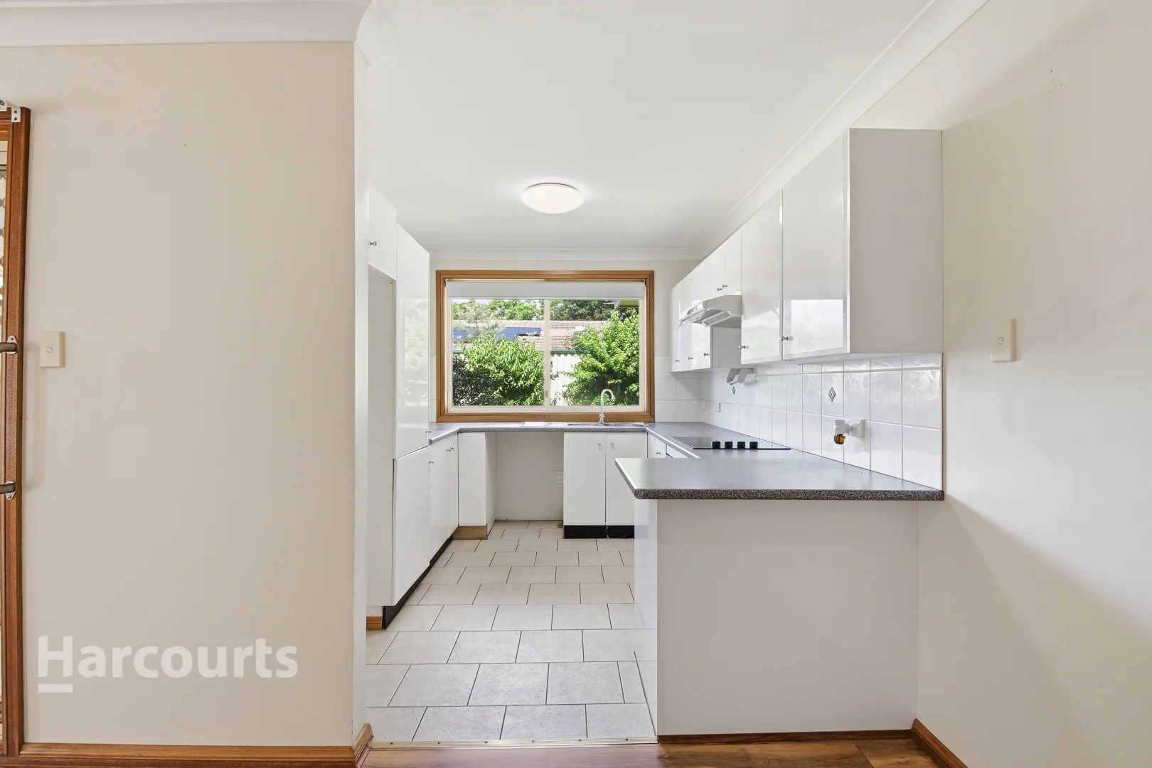 1/7 Burns Avenue, Macquarie Fields NSW 2564 photo 3