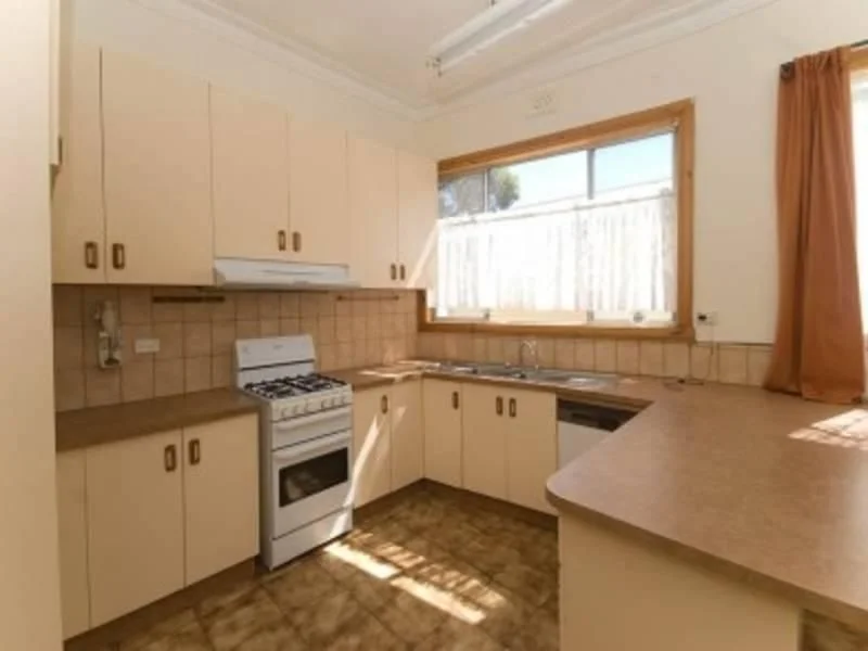 73 Wilson St, Brunswick VIC 3056 photo 2