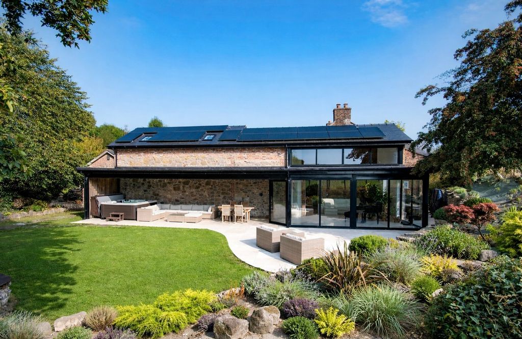 6 bed detached house for saleLlansantffraid, Powys SY22 photo 4