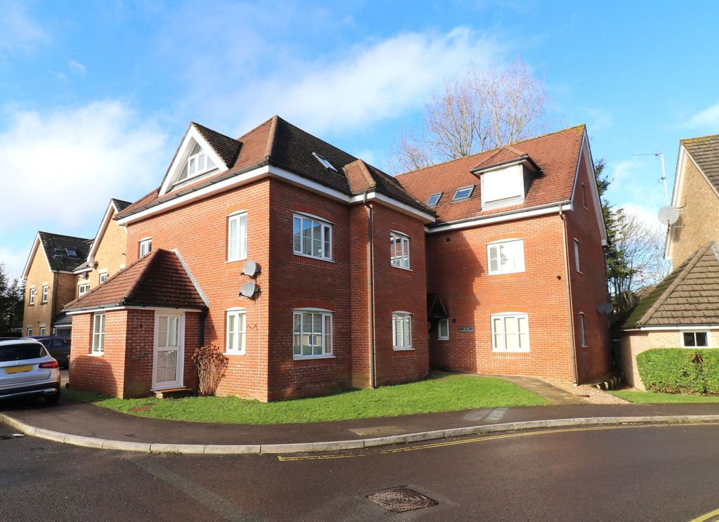 2 bed flat for saleLyons Place, Hedge End SO30