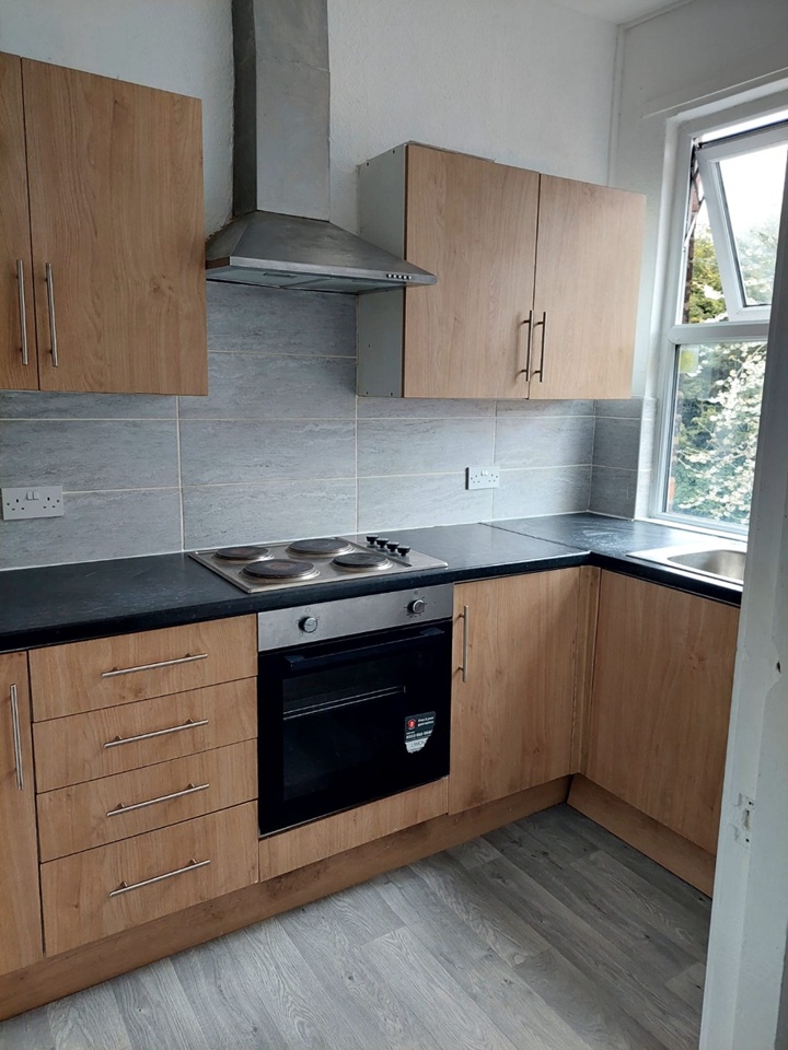 3 Bed Flat, Rochdale Road, M9, N1 7GU photo 4