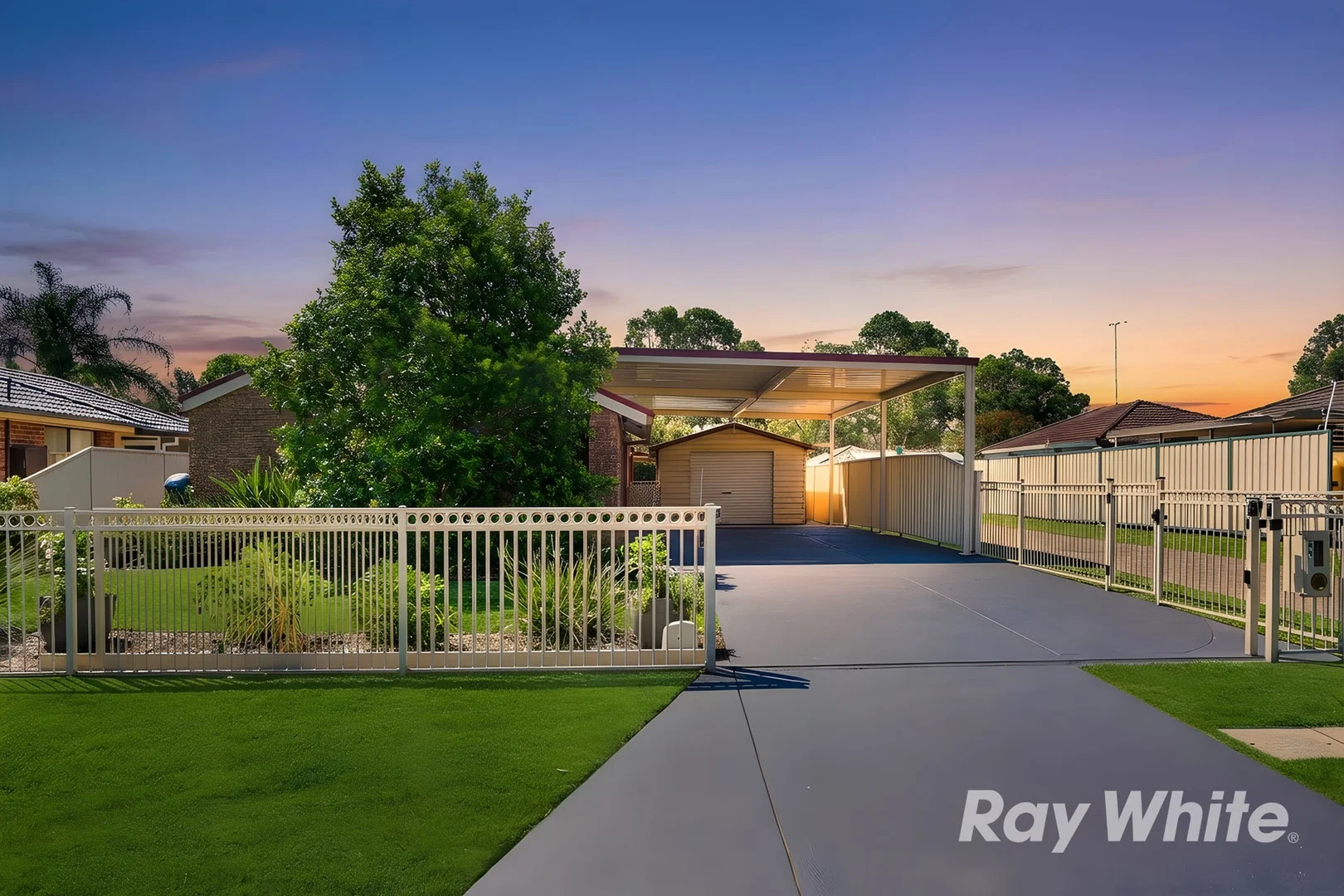 33 Madison Circuit, St Clair NSW 2759