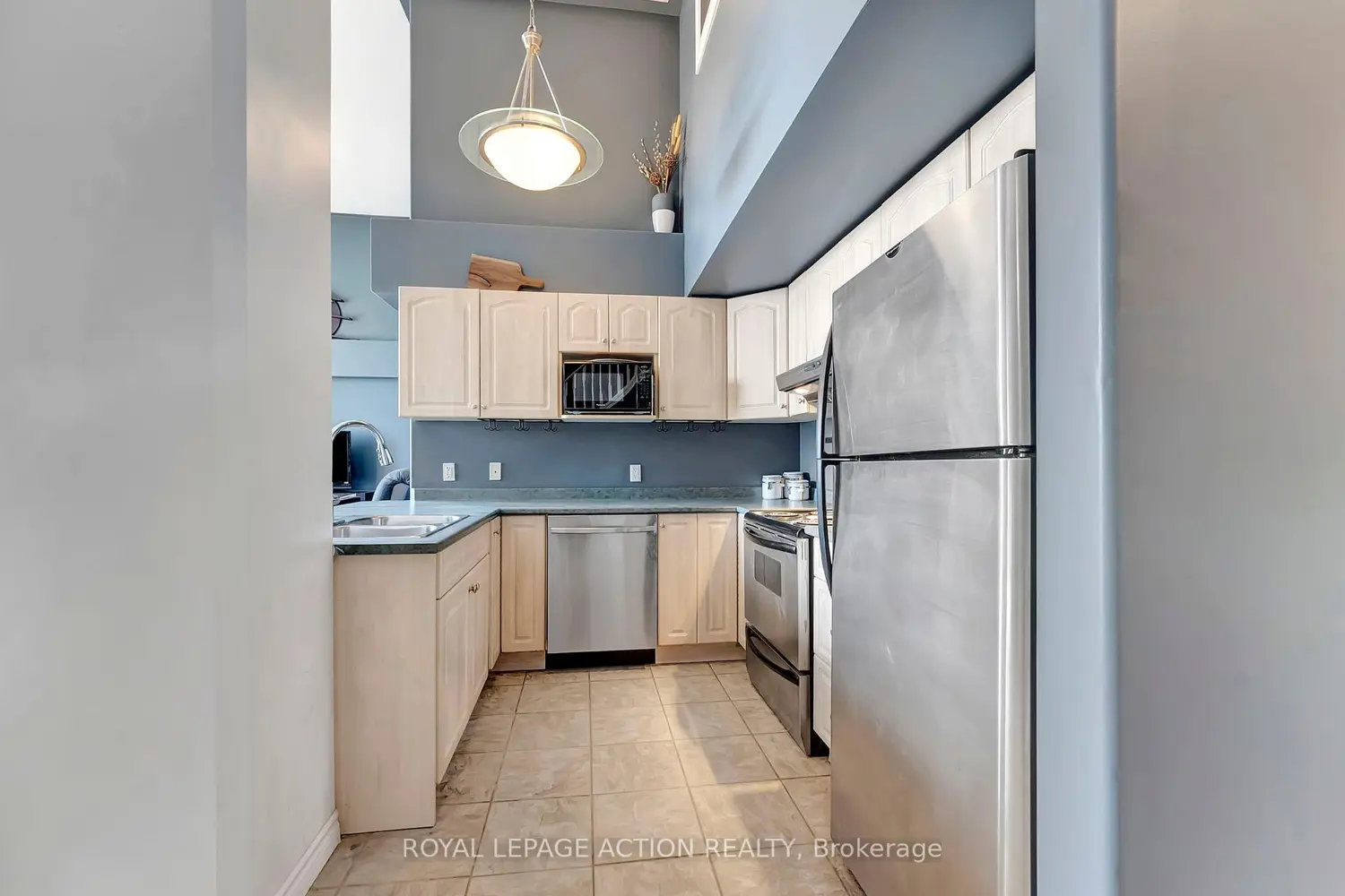 Additional image 3 of 111 Grey Street 212