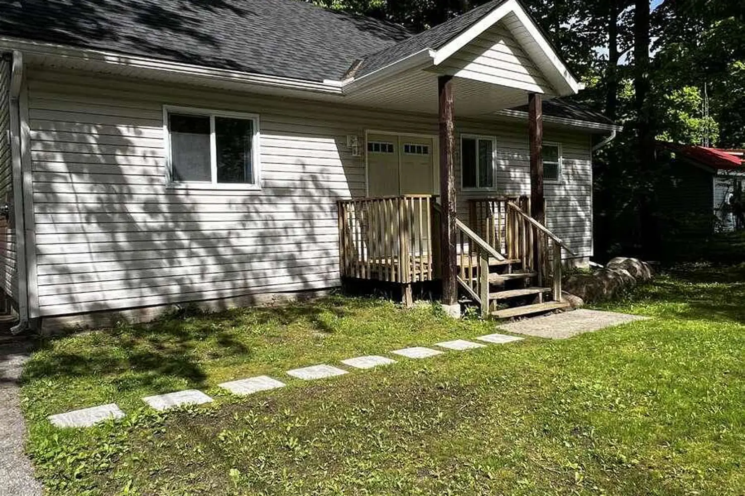 2135 Champlain Road photo 2
