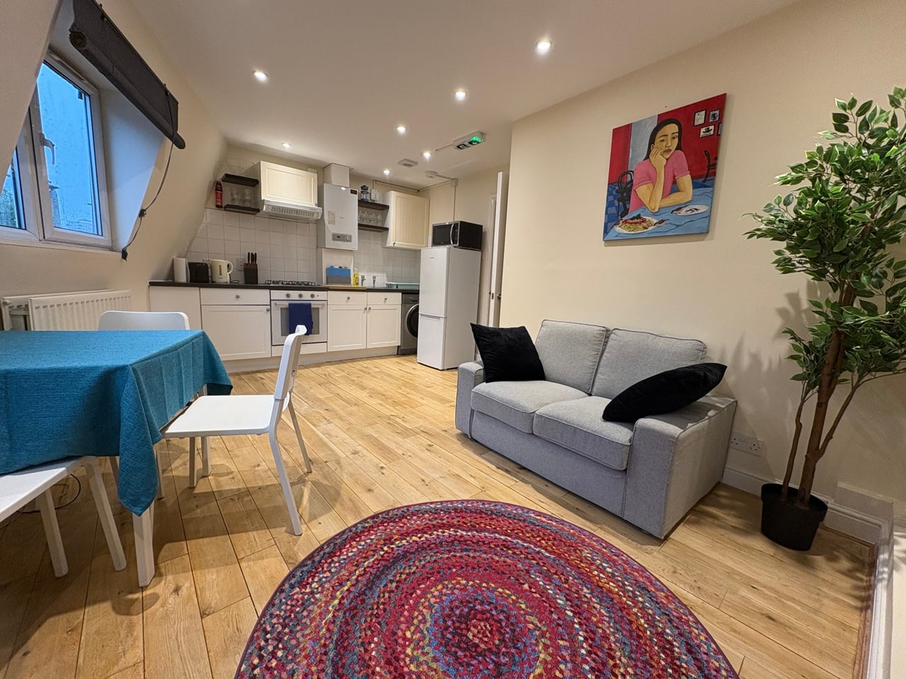 2 Bed Flat, Falcon Road, SW11, N1 7GU