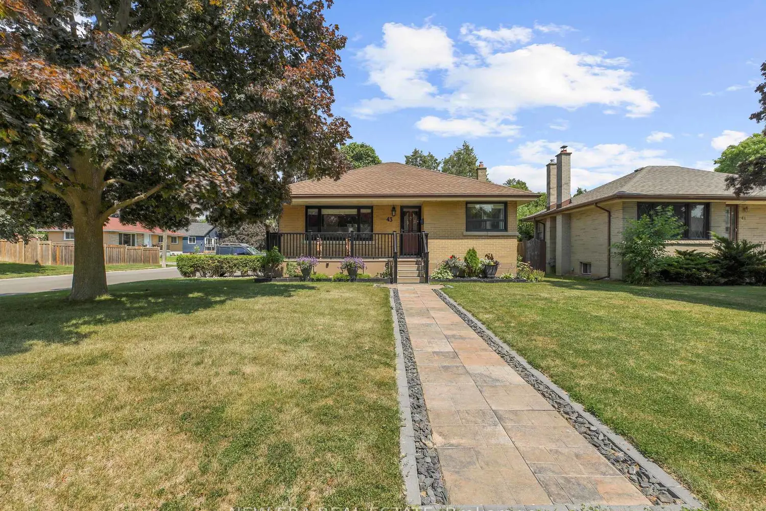 43 Rowanwood Avenue