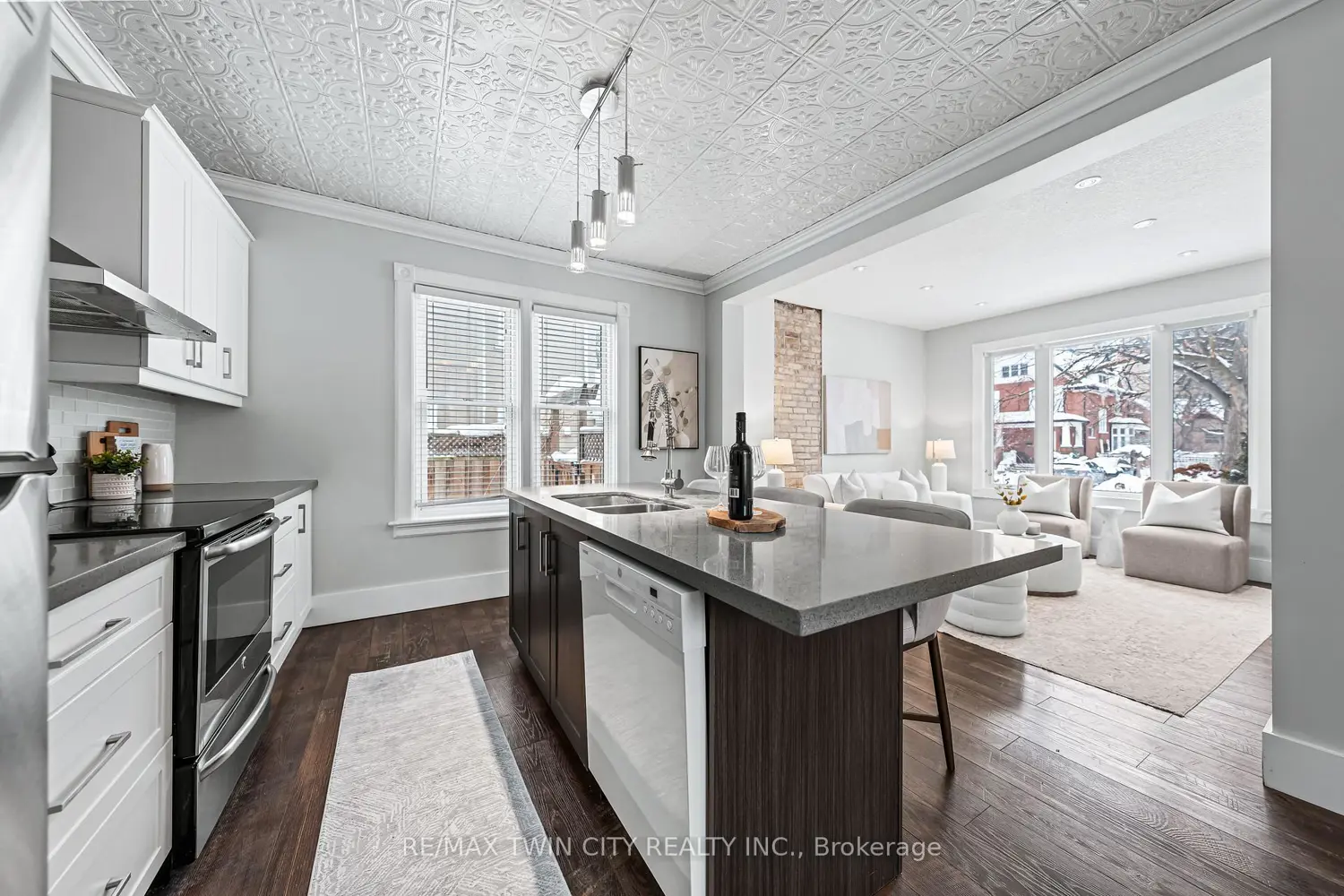 11 Heins Avenue photo 3