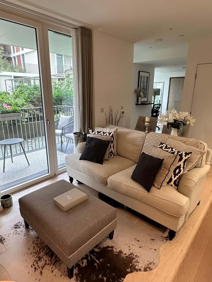 1 Bed Flat, York Place, SW11, N1 7GU photo 2
