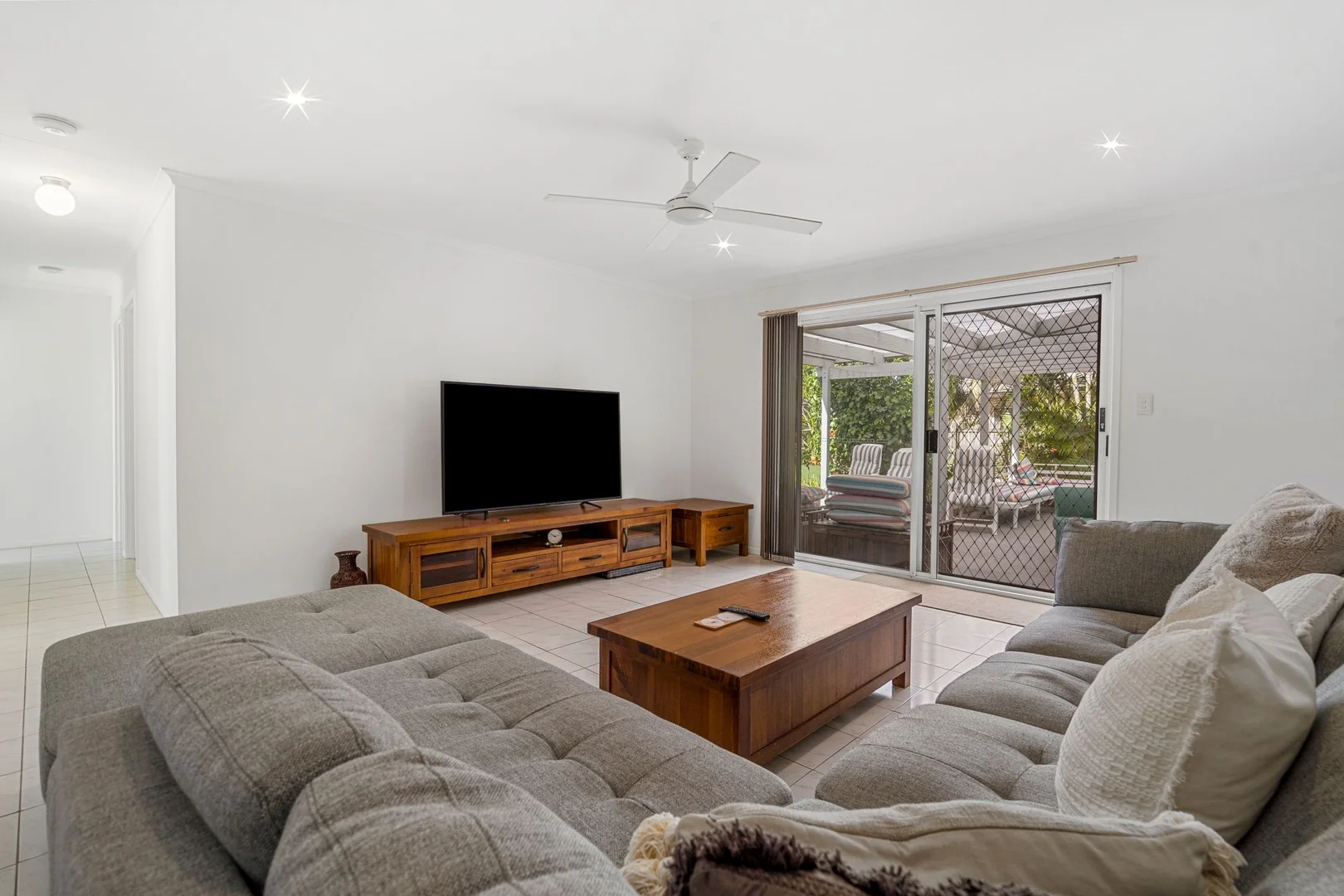 Additional image 8 of 11 Chiltern Place, Sandstone Point QLD 4511
