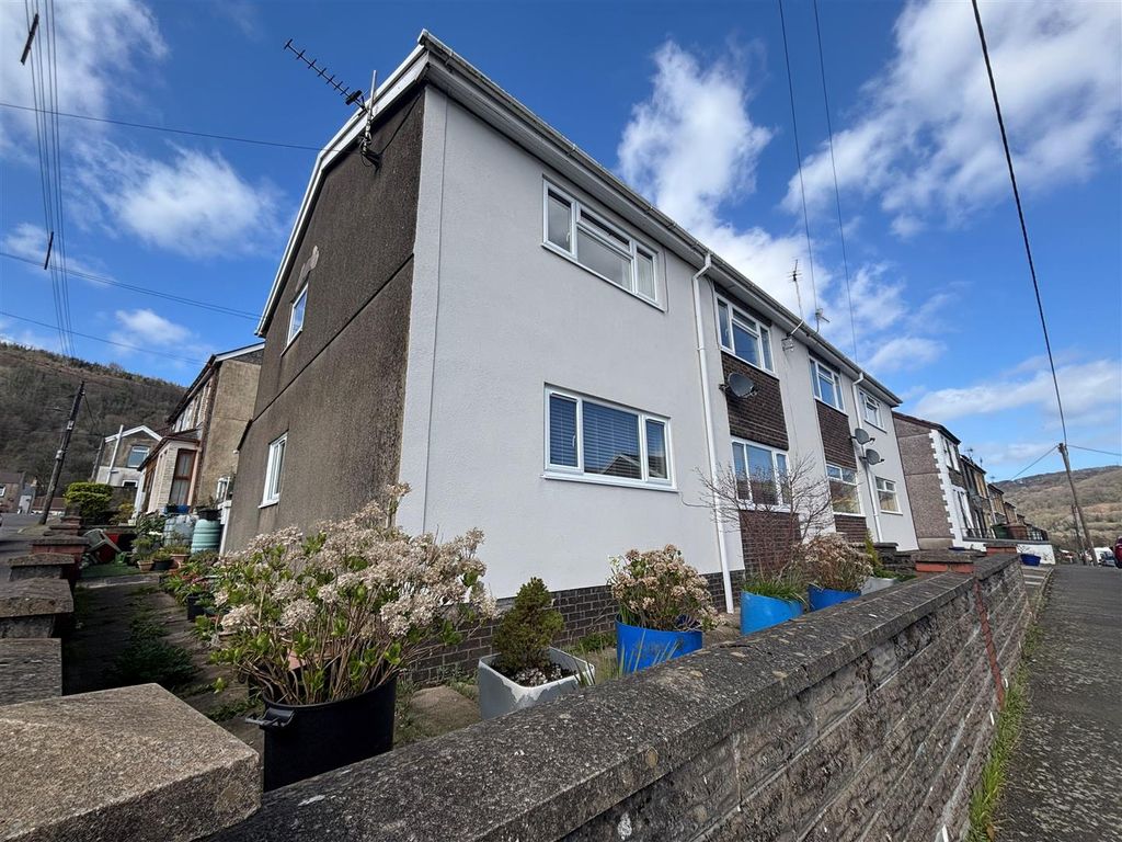 2 bed flat for saleGarden Street, Llanbradach, Caerphilly CF83