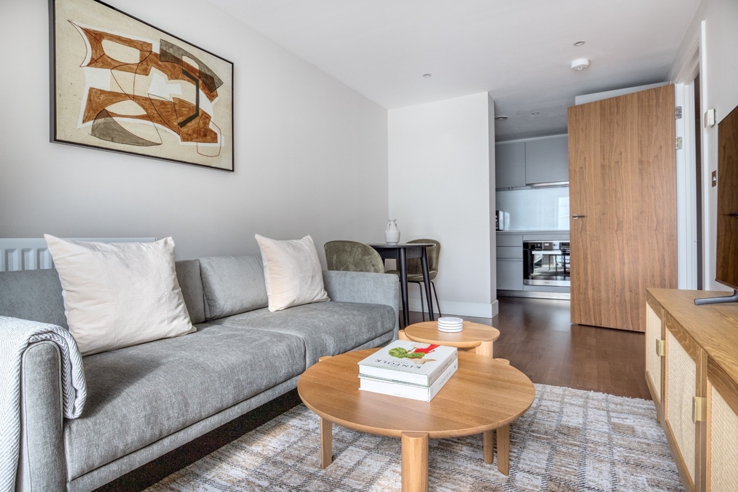 1 Bed Flat, Whitechapel High St, E1, N1 7GU photo 2