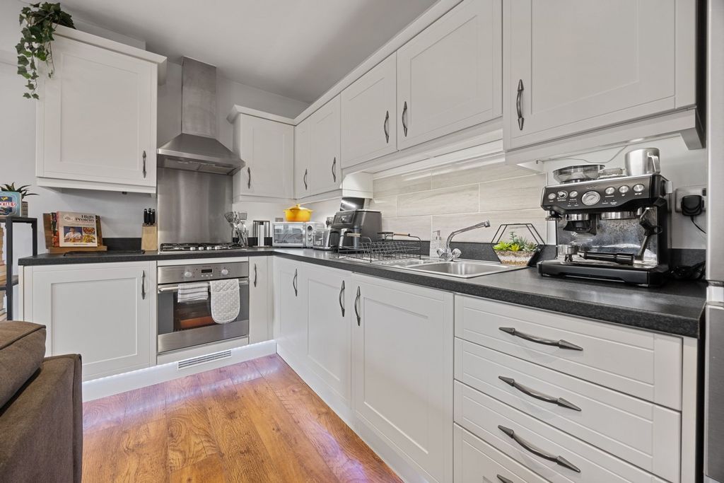 1 bed flat for saleMeadow Way, Tyla Garw CF72 photo 5