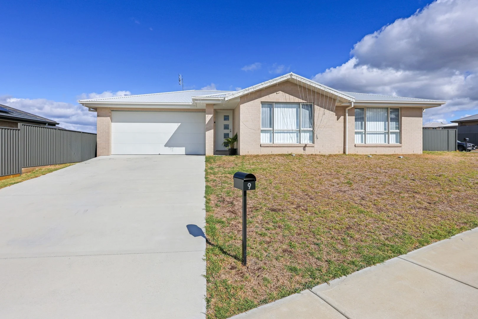 9 Cliffdale Place, Kootingal NSW 2352
