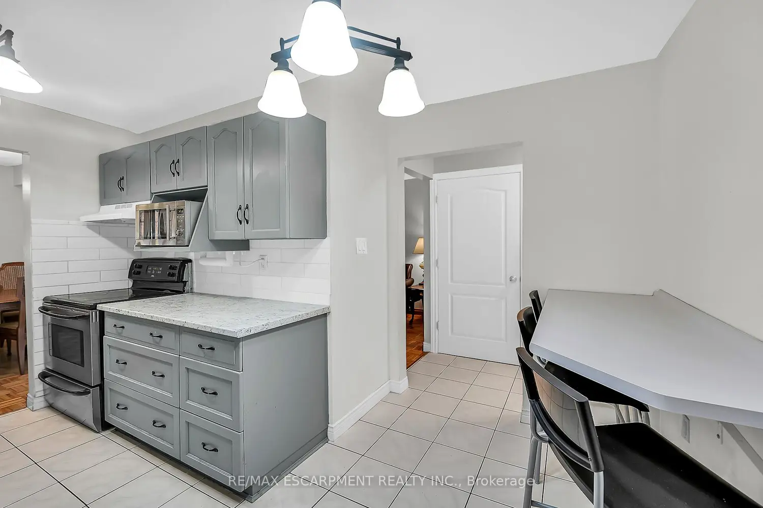 Additional image 9 of 1460 Garth Street 18