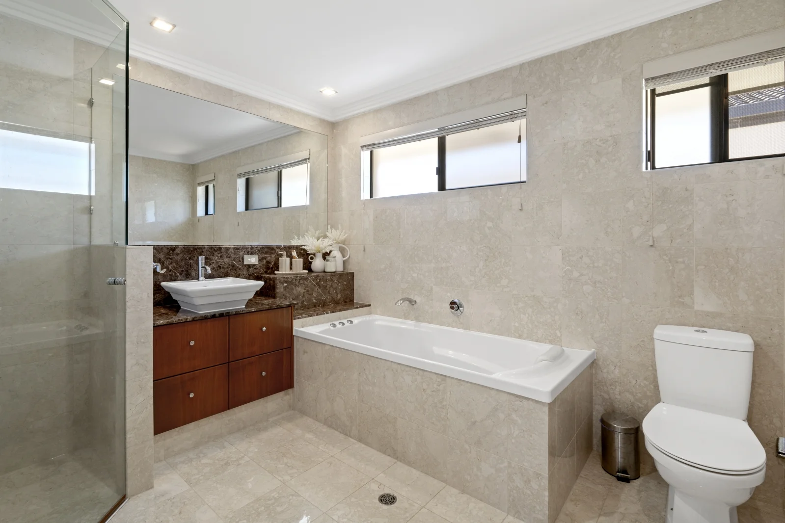 Additional image 13 of 18 Donegal Crescent, Sorrento QLD 4217