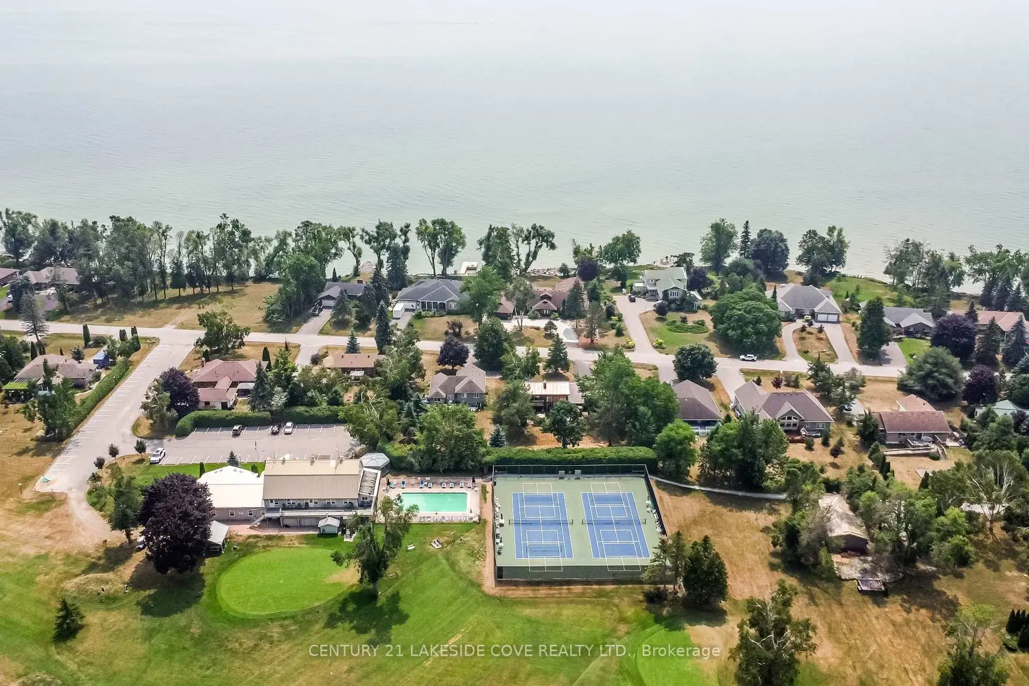 135 Bayshore Drive photo 2