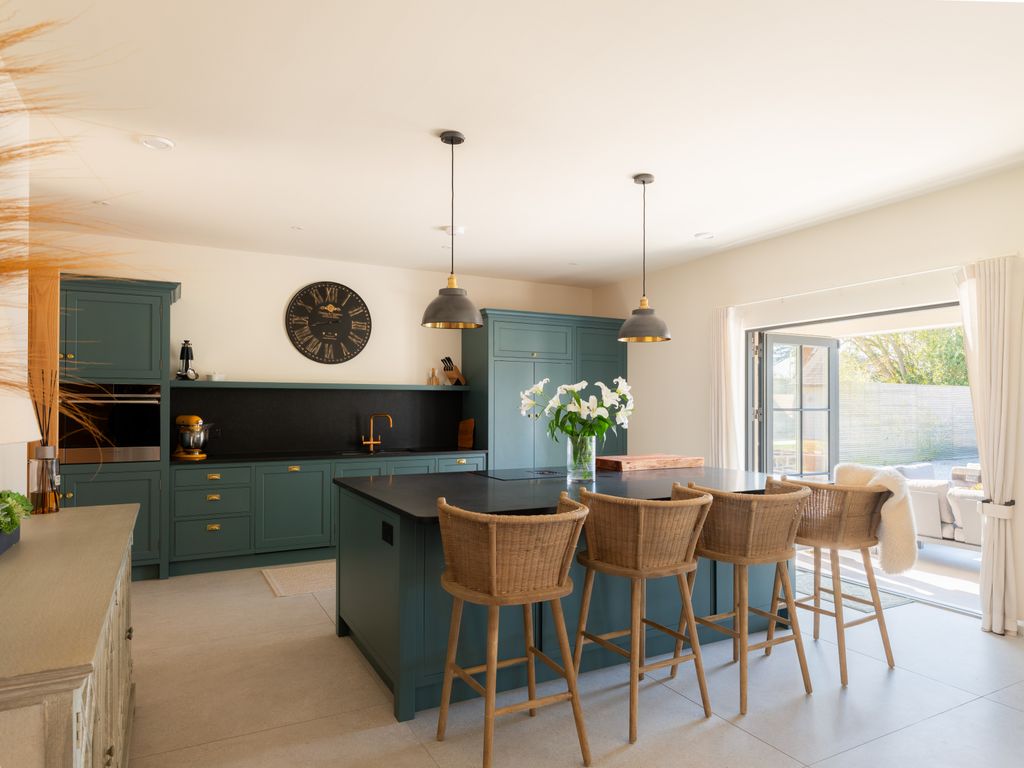 6 bed detached house for saleRock PL27 photo 5