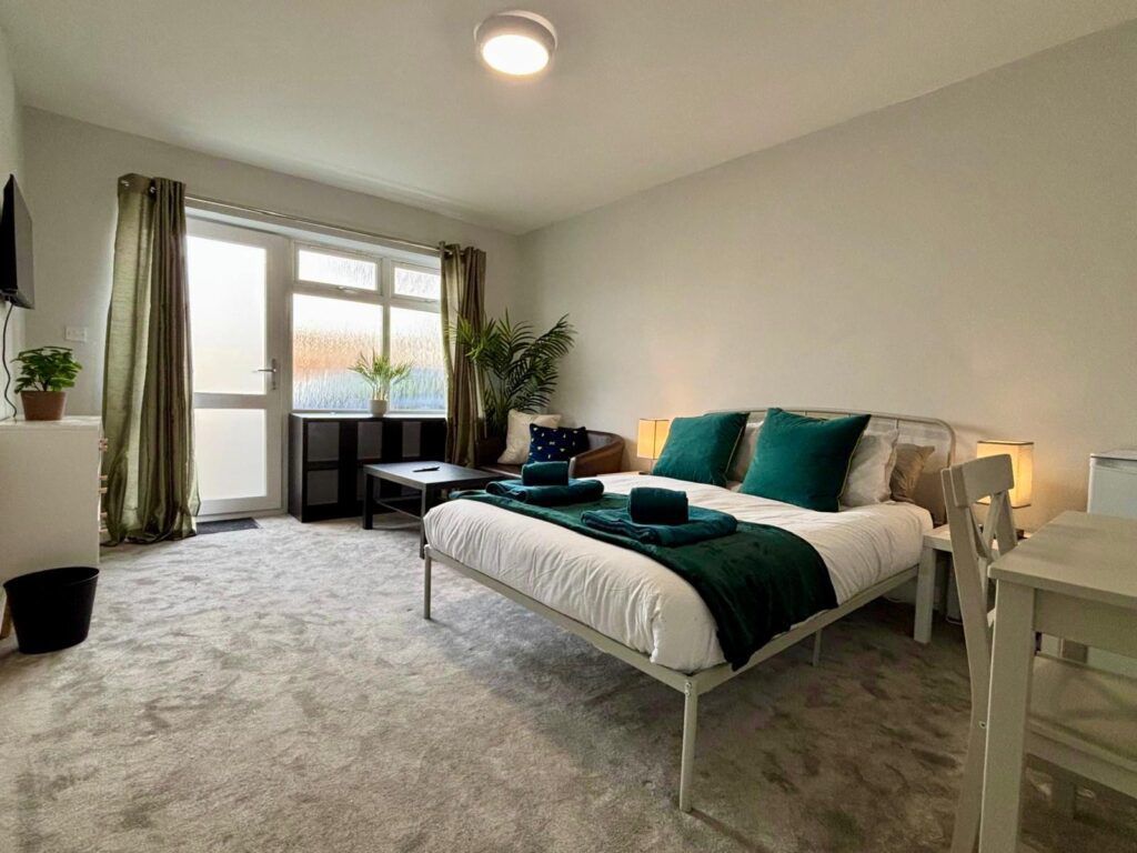 7 bed flat for saleWinifreds Drive, Donnington, Telford, Shropshire TF2 photo 3