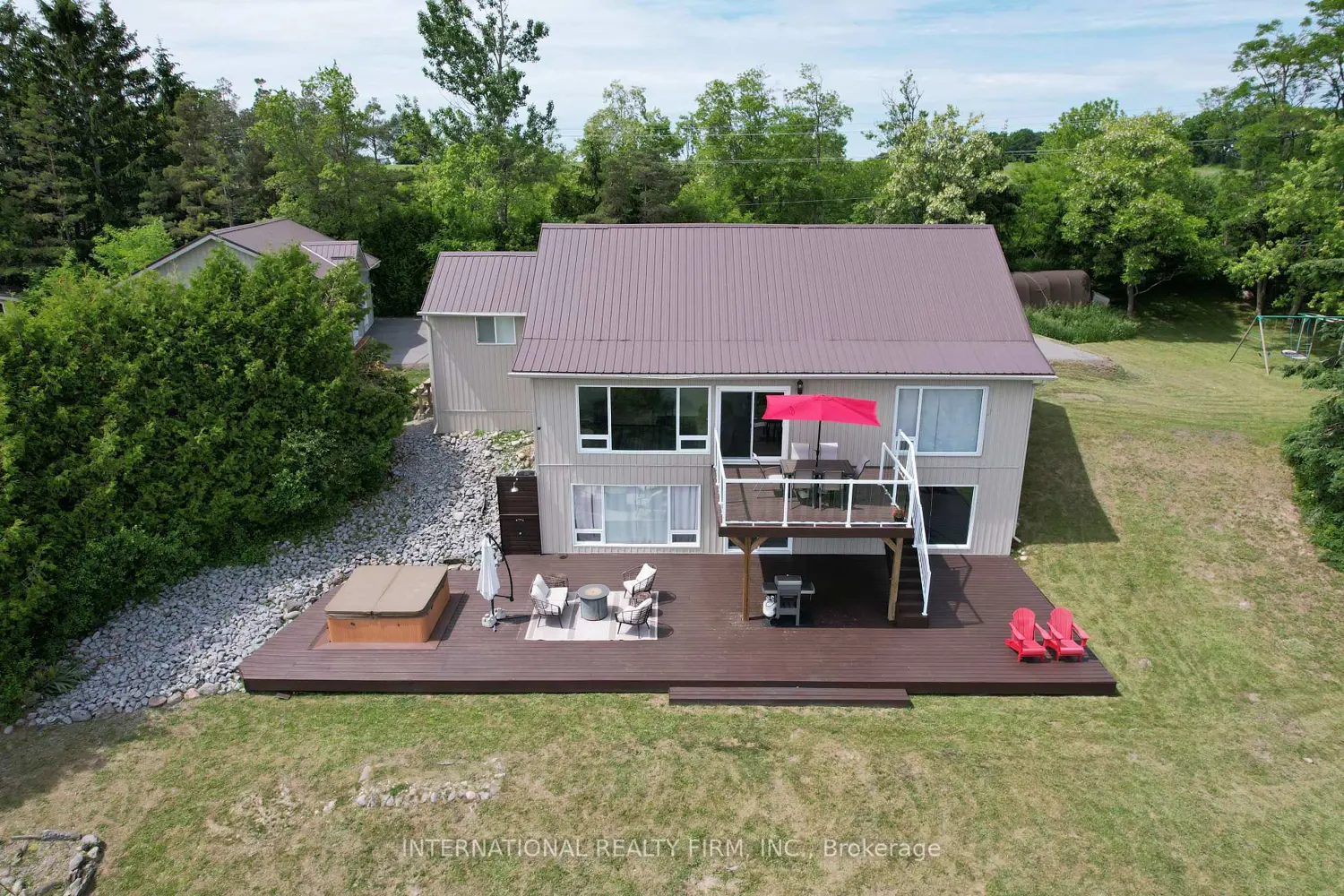 8309 Oak Ridges Drive photo 2