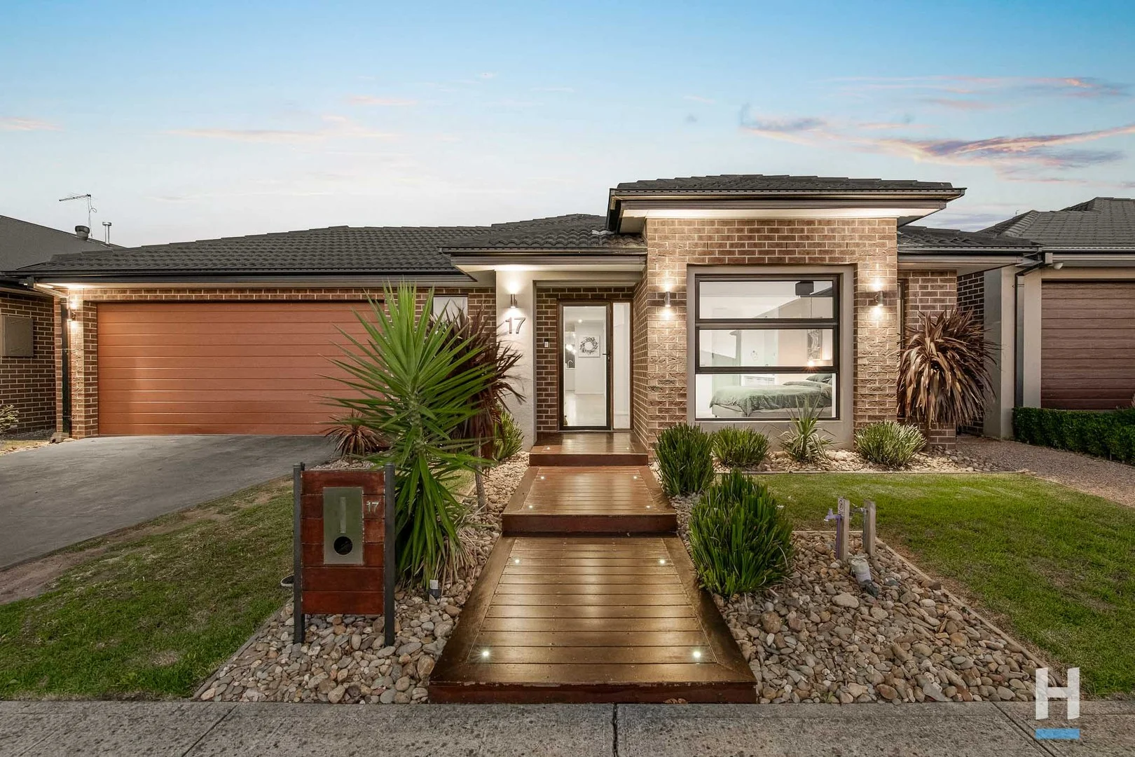 17 Nagle Crescent, Cranbourne West VIC 3977