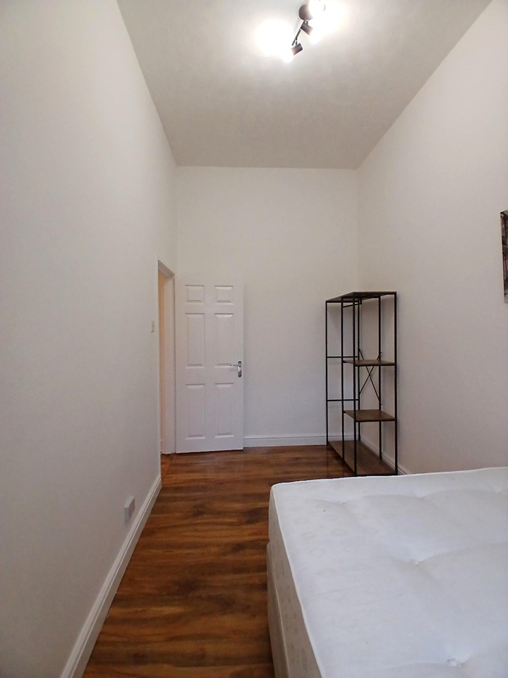 2 Bed Flat, Seymour Road, M8, N1 7GU photo 5