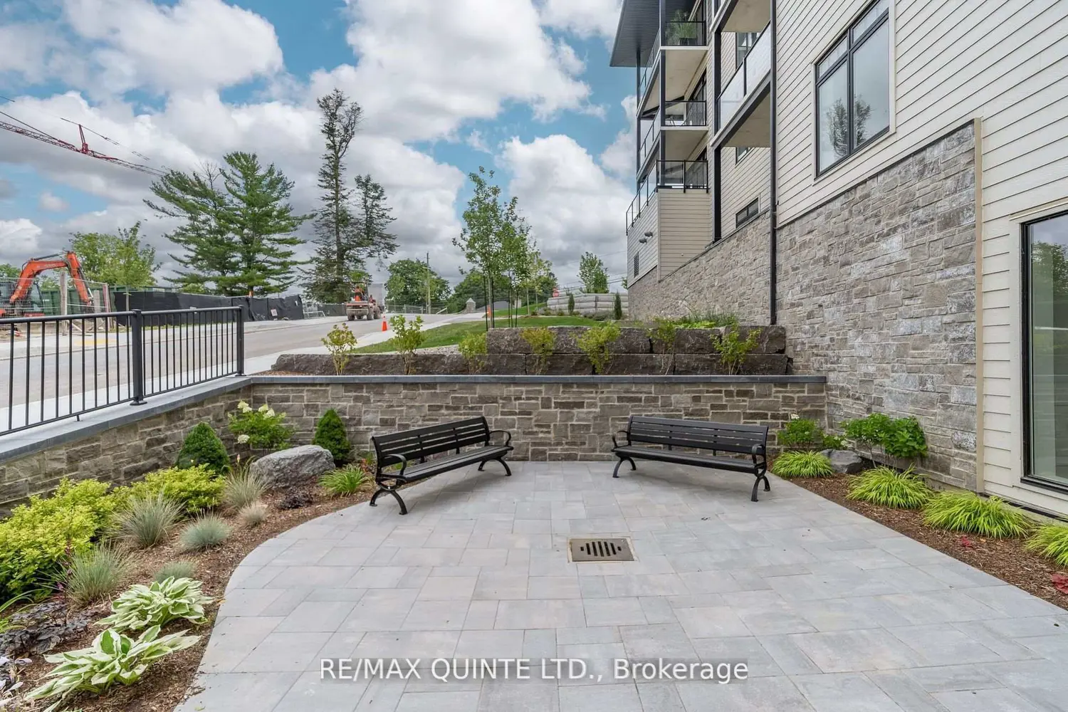 17 Cleave Avenue 305 photo 2