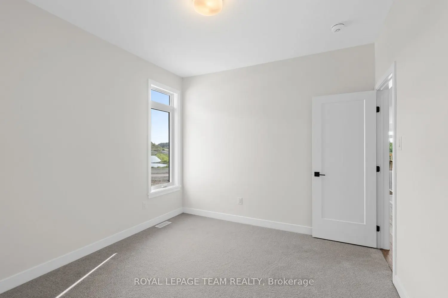 Additional image 16 of 1076 Moore Street