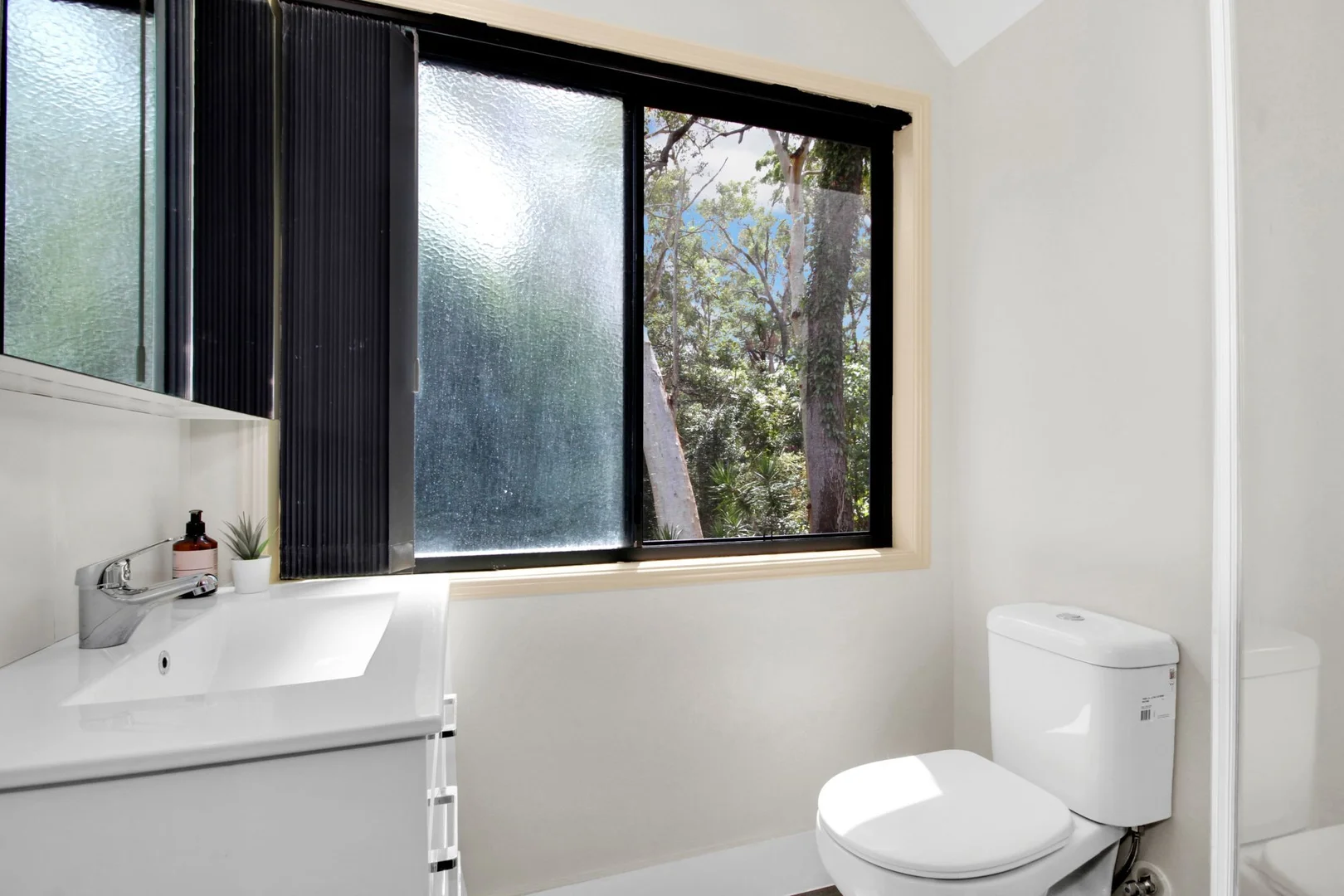 Additional image 7 of 13 Noogie Street, Macleay Island QLD 4184