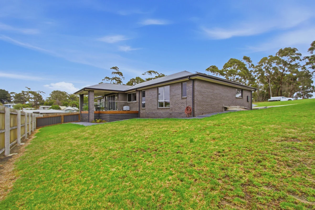 Additional image 21 of 2 Reggardo Rise, Lakes Entrance VIC 3909