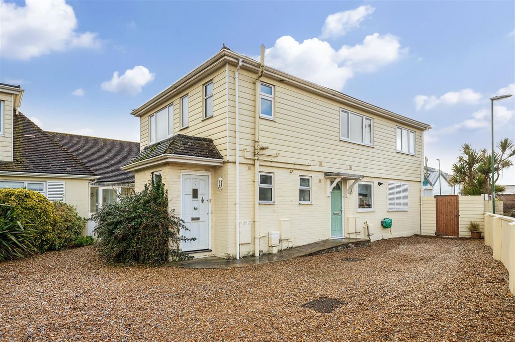 2 bed flat for saleMarine Close, West Wittering, Chichester PO20 photo 2