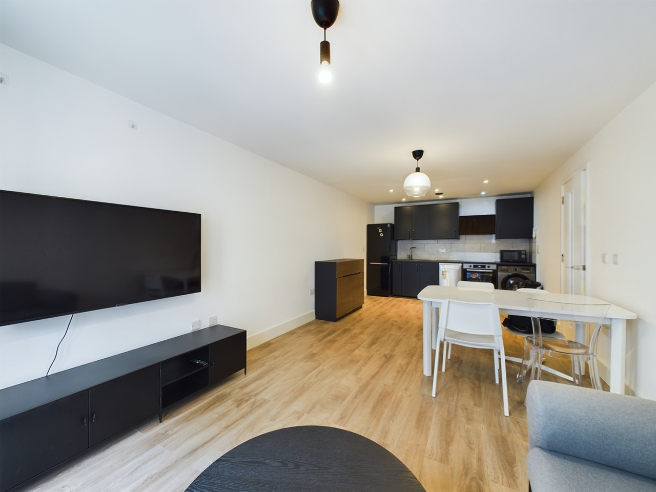 2 Bed Flat, Southside, B5, N1 7GU photo 3