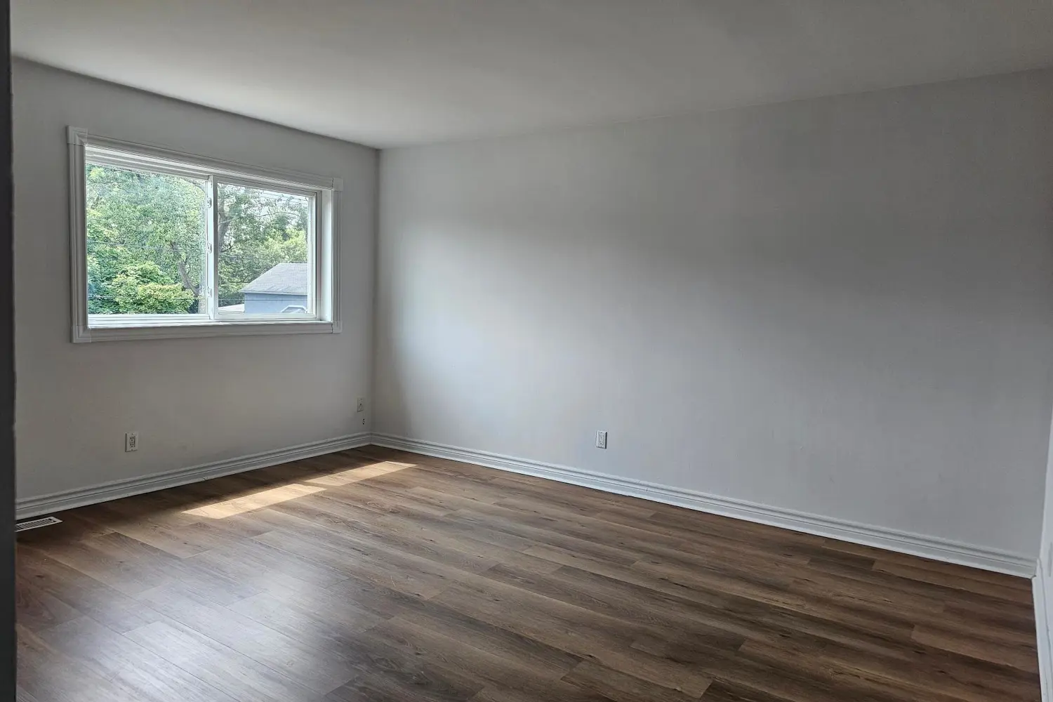 8418 Willoughby Drive photo 2