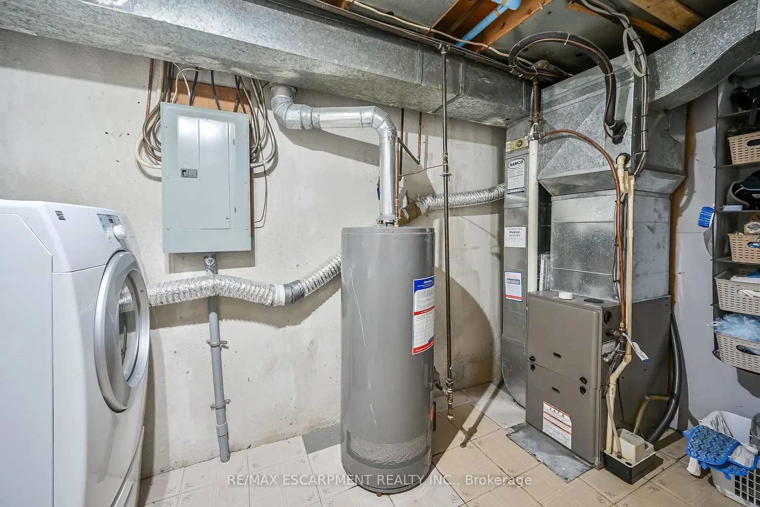 Additional image 15 of 1460 Garth Street 18