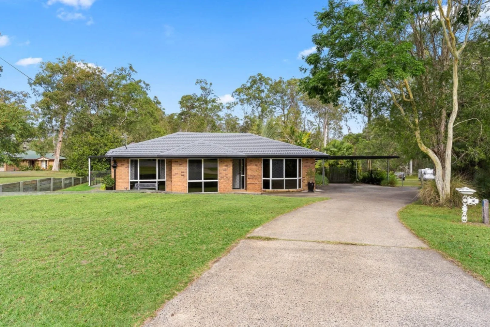 16 Batavia Court, Park Ridge South QLD 4125