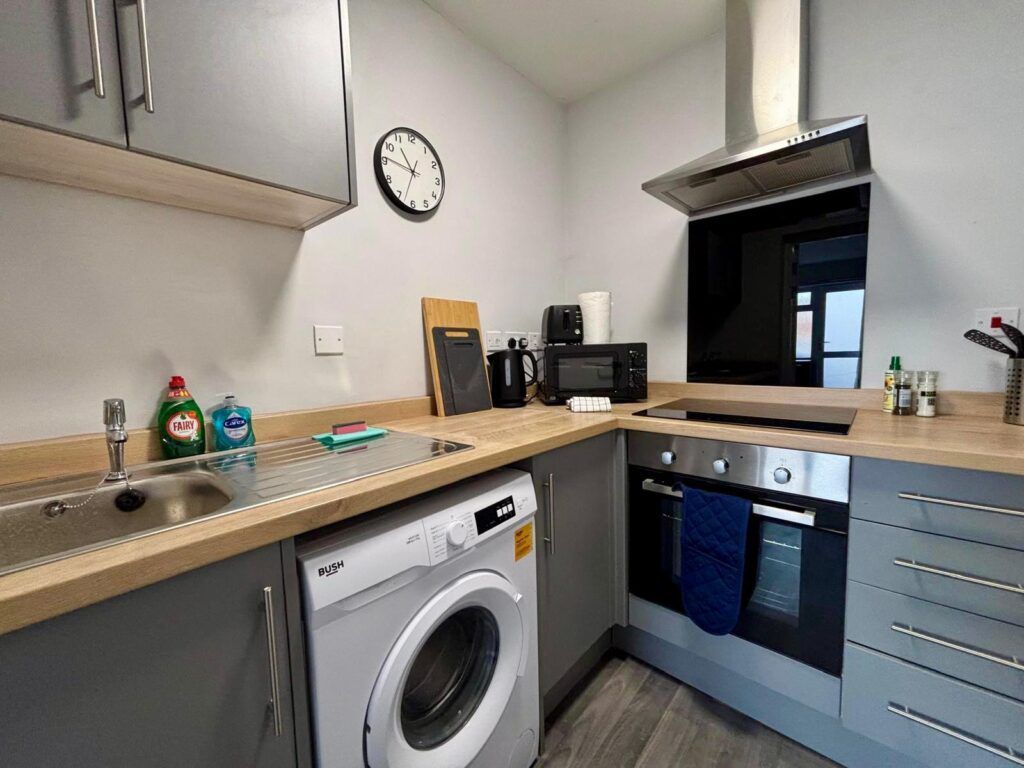 7 bed flat for saleWinifreds Drive, Donnington, Telford, Shropshire TF2 photo 2