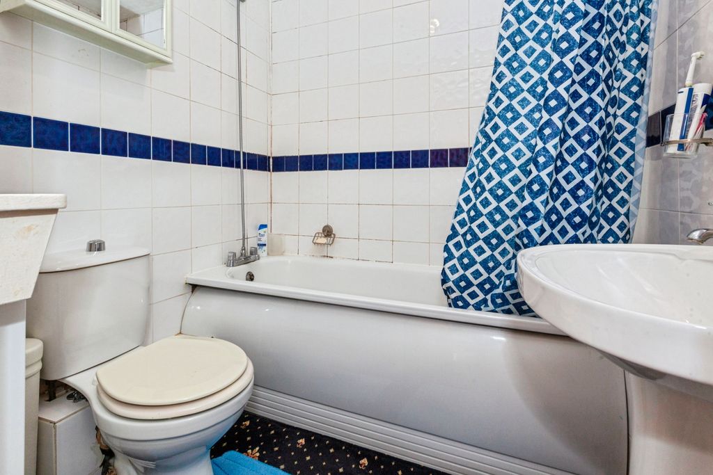 Additional image 16 of 5 bed detached house for saleStation Road, Slough SL1