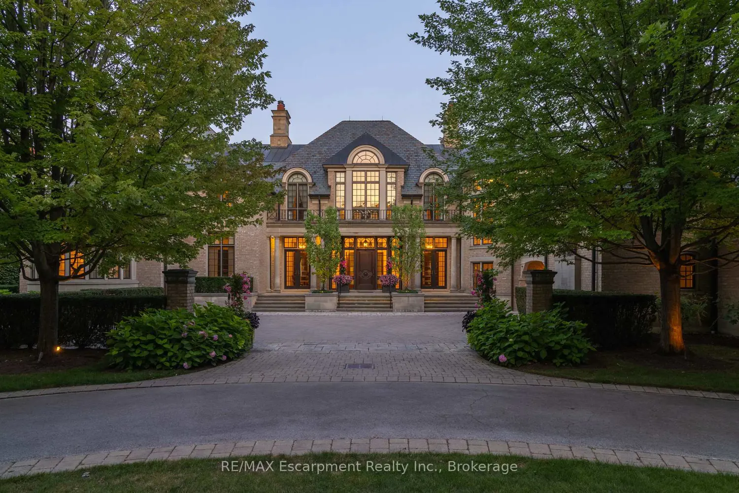 2054 Lakeshore Road photo 2
