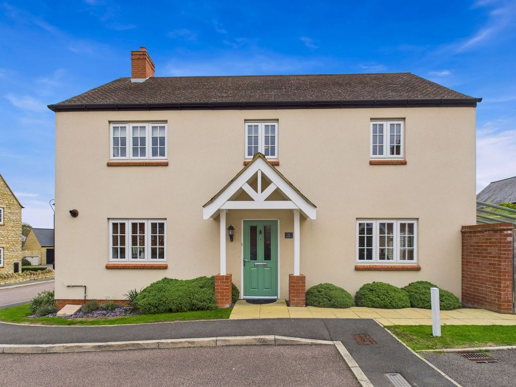 4 bed detached house for saleWhittlewood End, Silverstone NN12