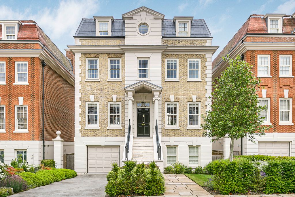5 bed flat for saleKing John Square, Englefield Green, Egham, Surrey TW20