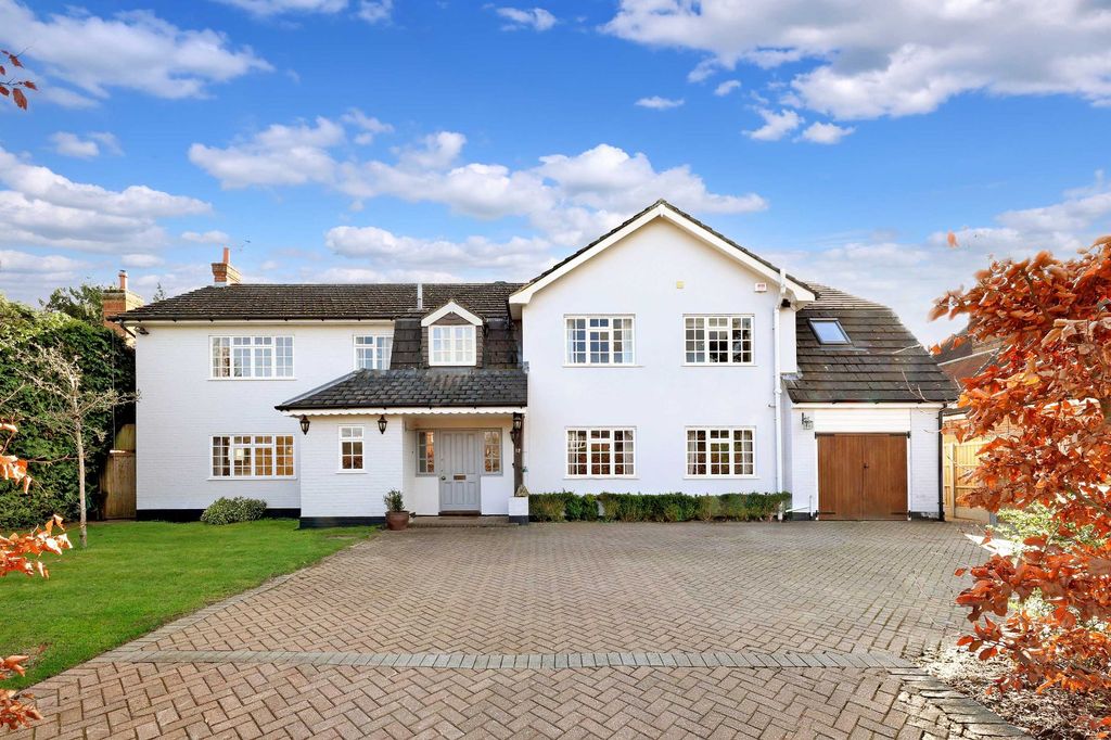 5 bed detached house for saleBrownswood Road, Beaconsfield, Buckinghamshire HP9