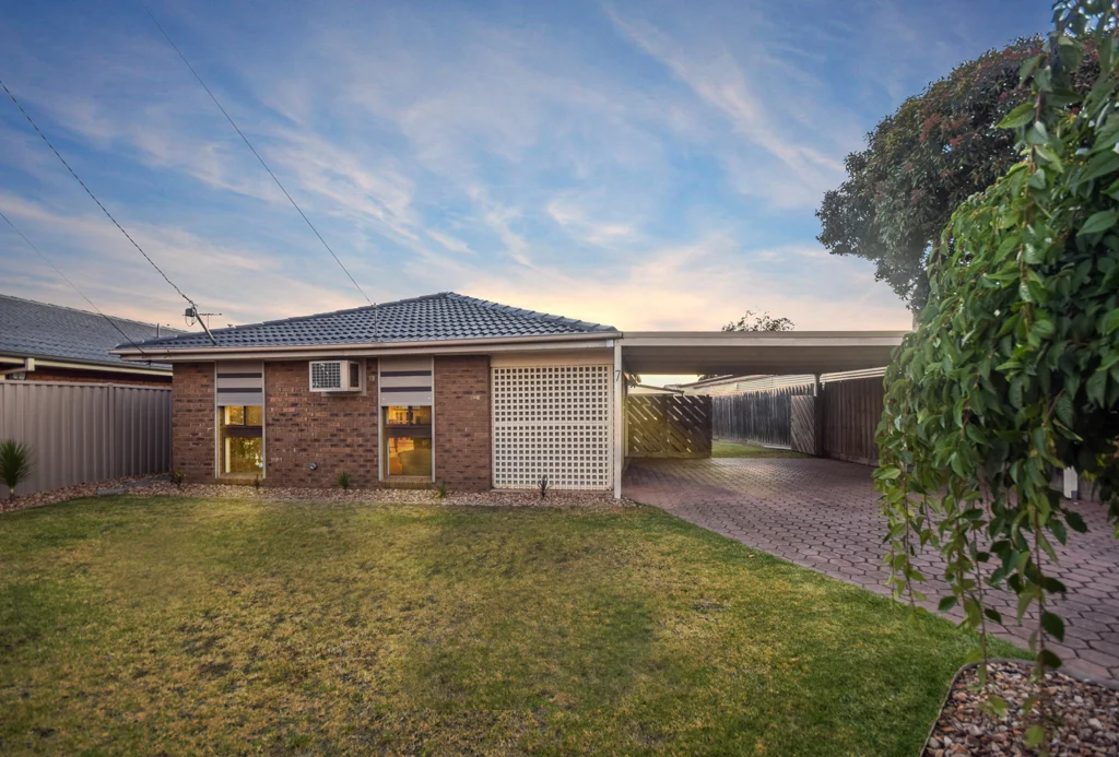 7 Roscrea Road, Melton VIC 3337