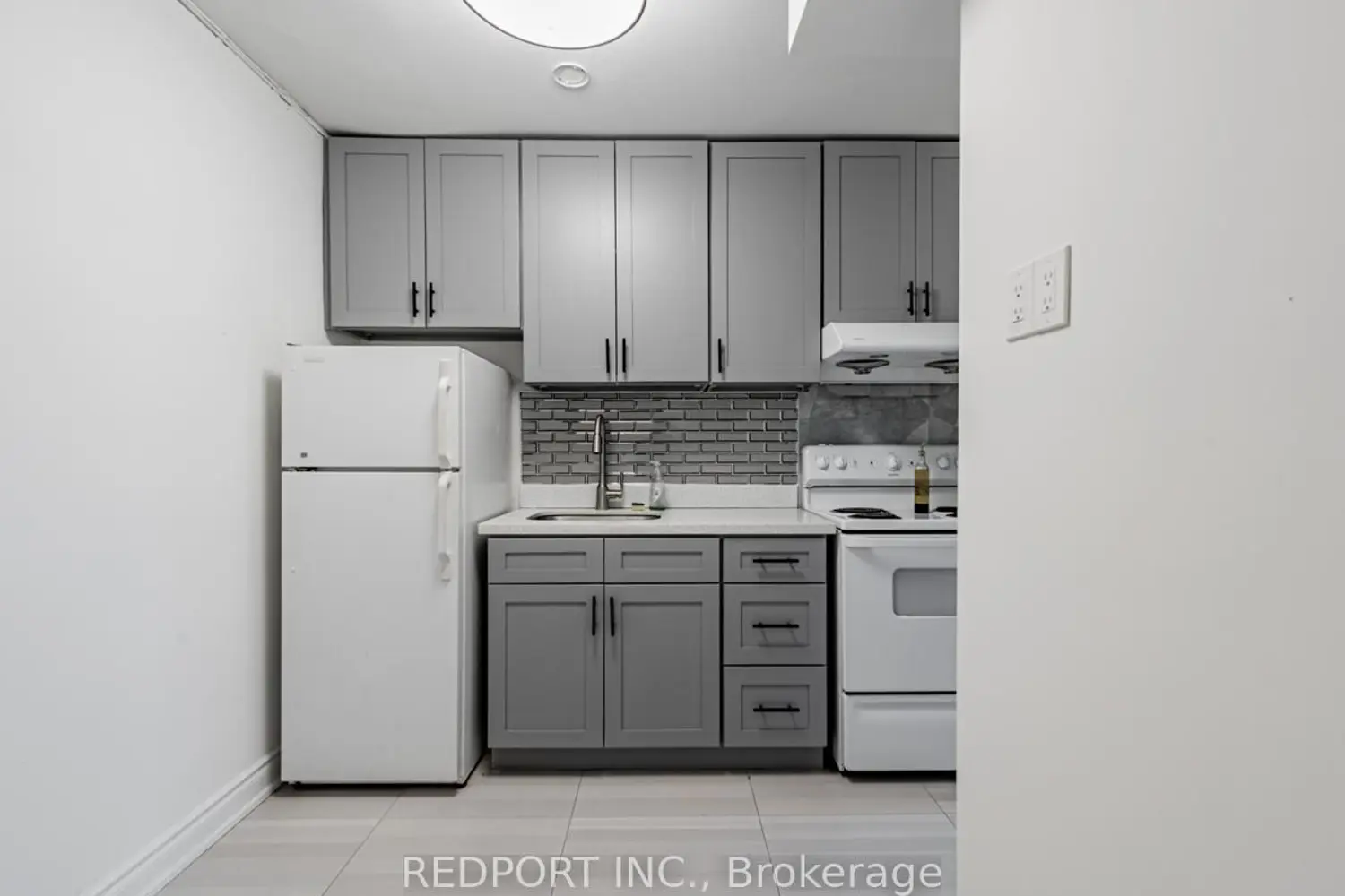 2620 Danforth Avenue photo 4