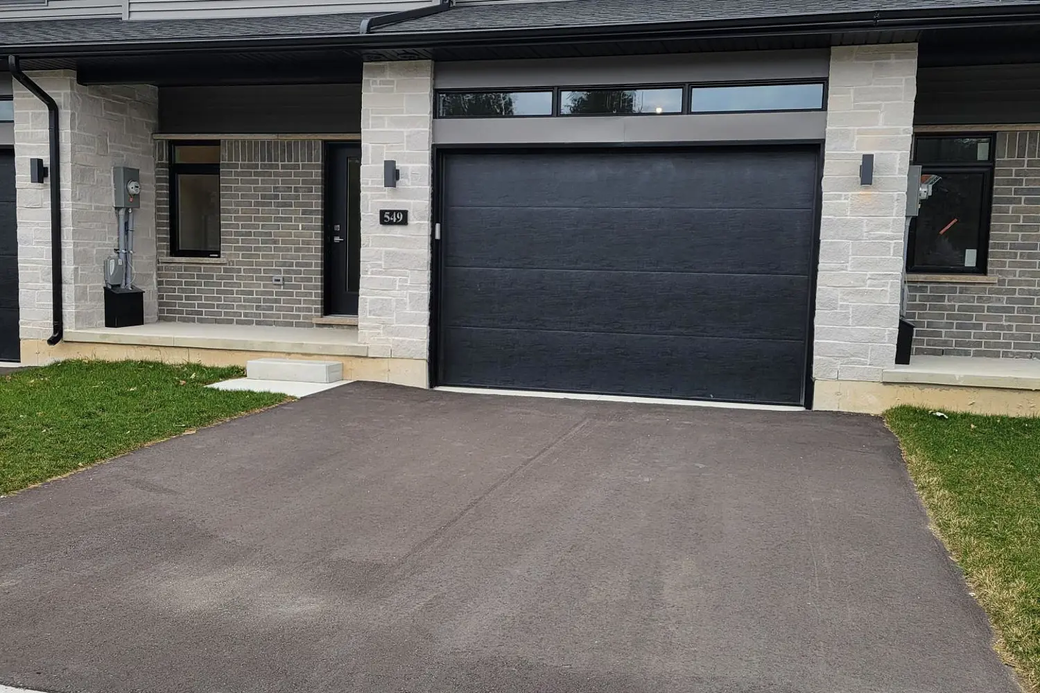 549 Albert Street photo 2