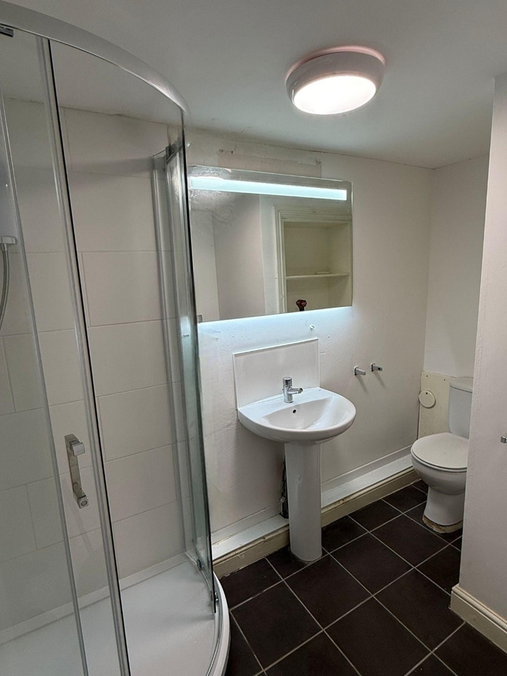 1 Bed Flat, Hall Lane, LS12, N1 7GU photo 3