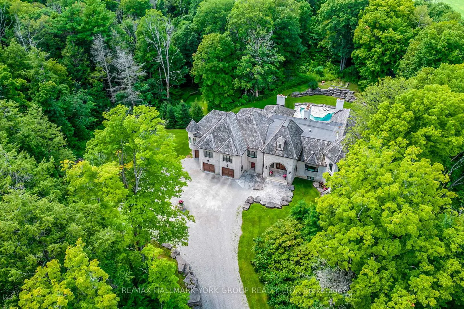 1865 Davis Drive photo 2